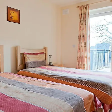 Lakeside Jetty Holiday Homes בית נופש Mountshannon