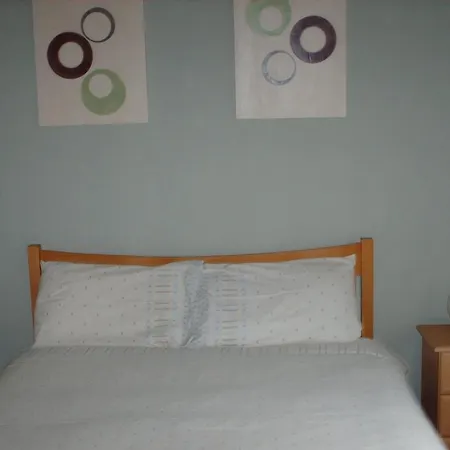 בית נופש Lakeside Jetty Holiday Homes Mountshannon